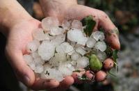 冰雹什么时候下：初夏时节的高温与活跃气流带来的冰雹形成条件