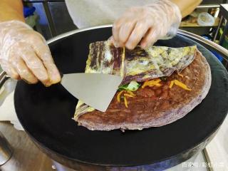 煎饼果子来一套：美味与内涵的双重魅力