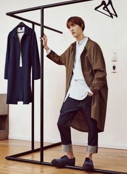 Zara Man 2023秋冬系列：叛逆与成熟的完美结合，时尚男士的新选择