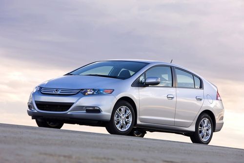 Honda Insight：混合动力技术的卓越典范与环保先锋