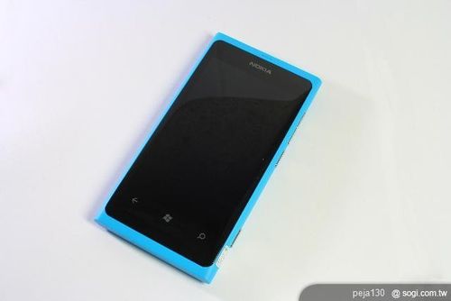 诺基亚Lumia 800：首款WP7手机的硬件配置与功能解析