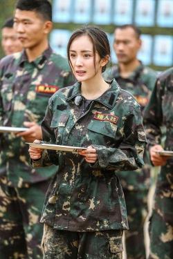 《真正男子汉2》：明星与女兵共同挑战，空军训练真实呈现