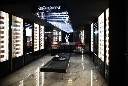 YSL BEAUTY CLUB全球之旅：从巴黎到香港的创意派对之旅