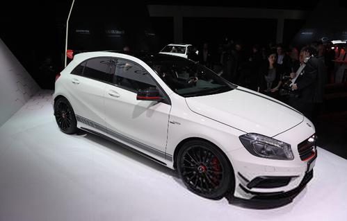 奔驰A45 AMG：高性能A级车的震撼登场